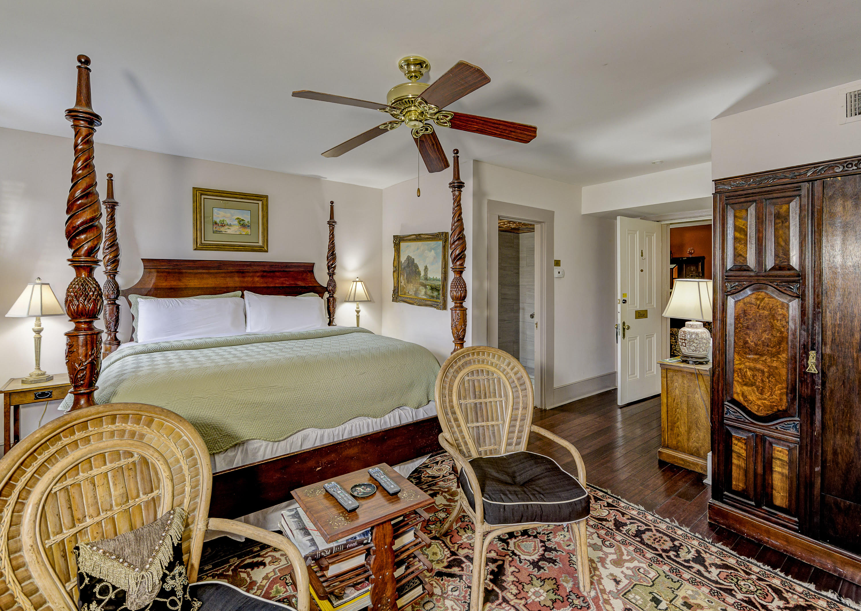 King bed, gold drapes