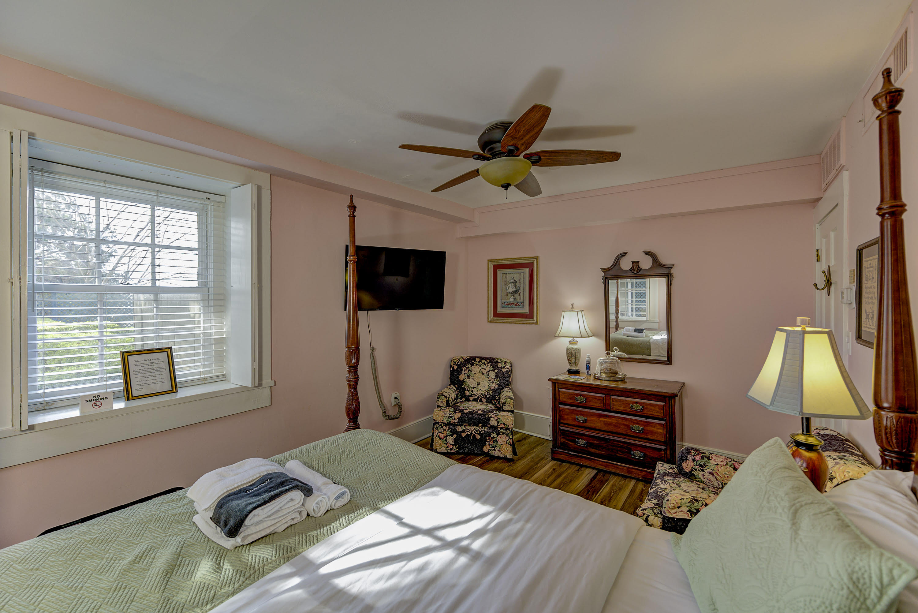 Four poster queen bed wing chair