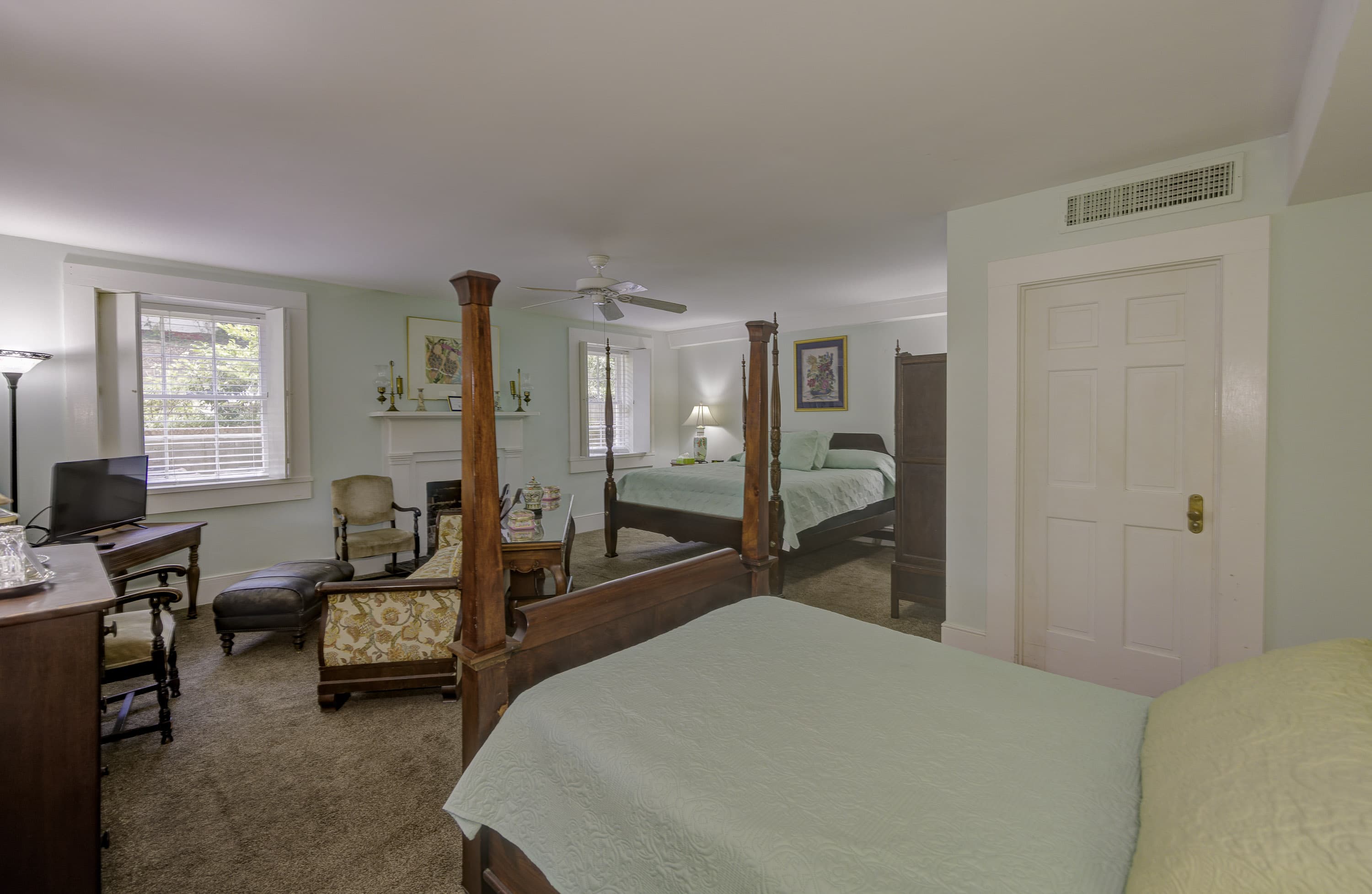 antique 3/4 bed for a 3rd person to sleep